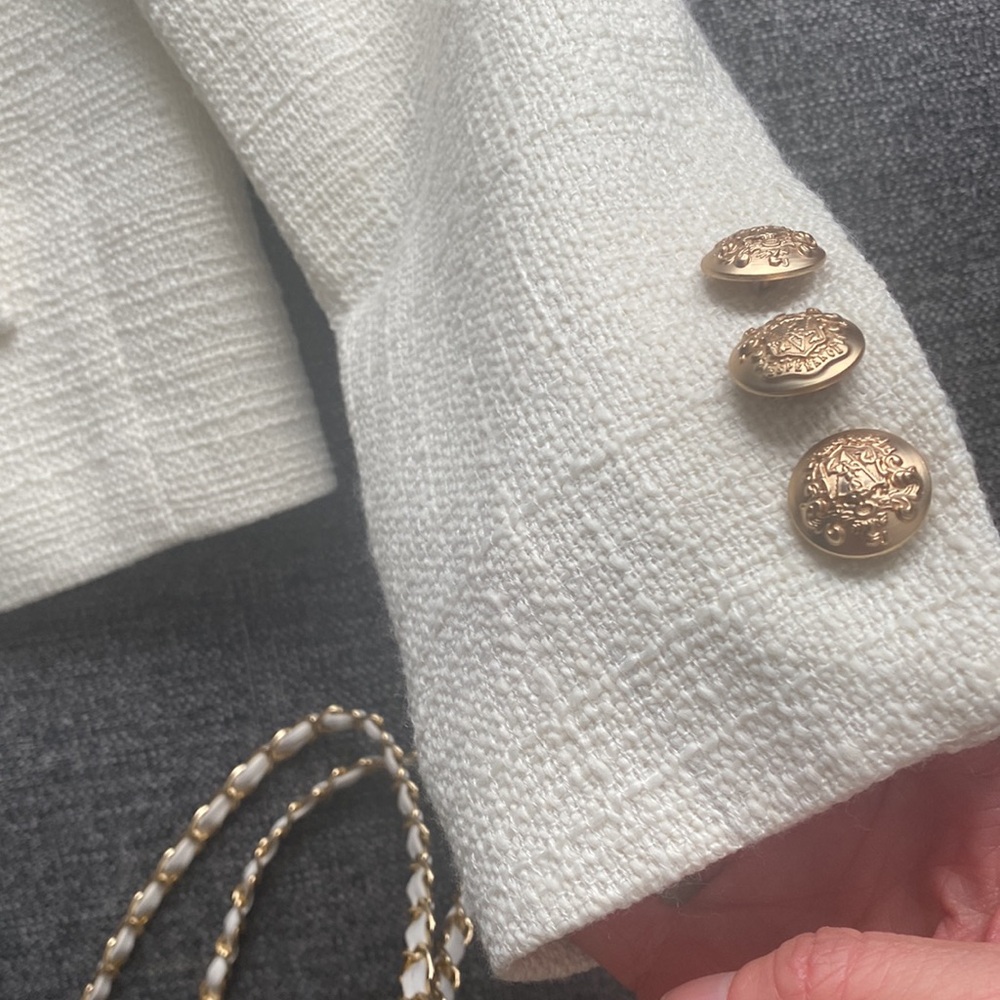 Little white jacket with gold buttons - Picture 5 of 11